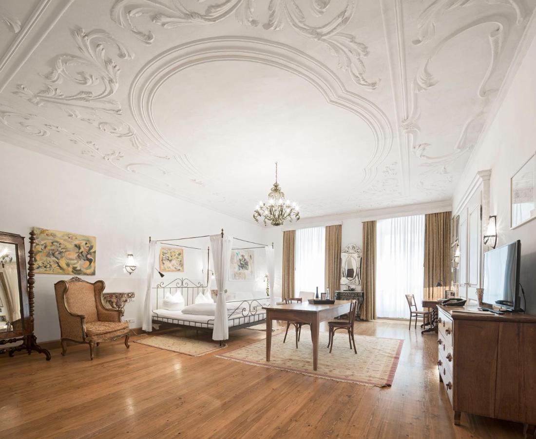 Orphee - Grosses Haus