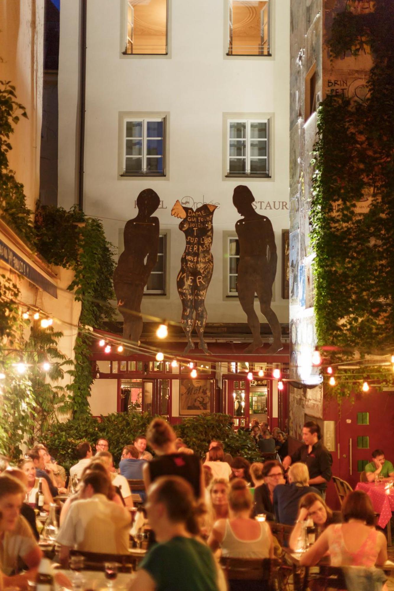 Orphee - Grosses Haus 3*
