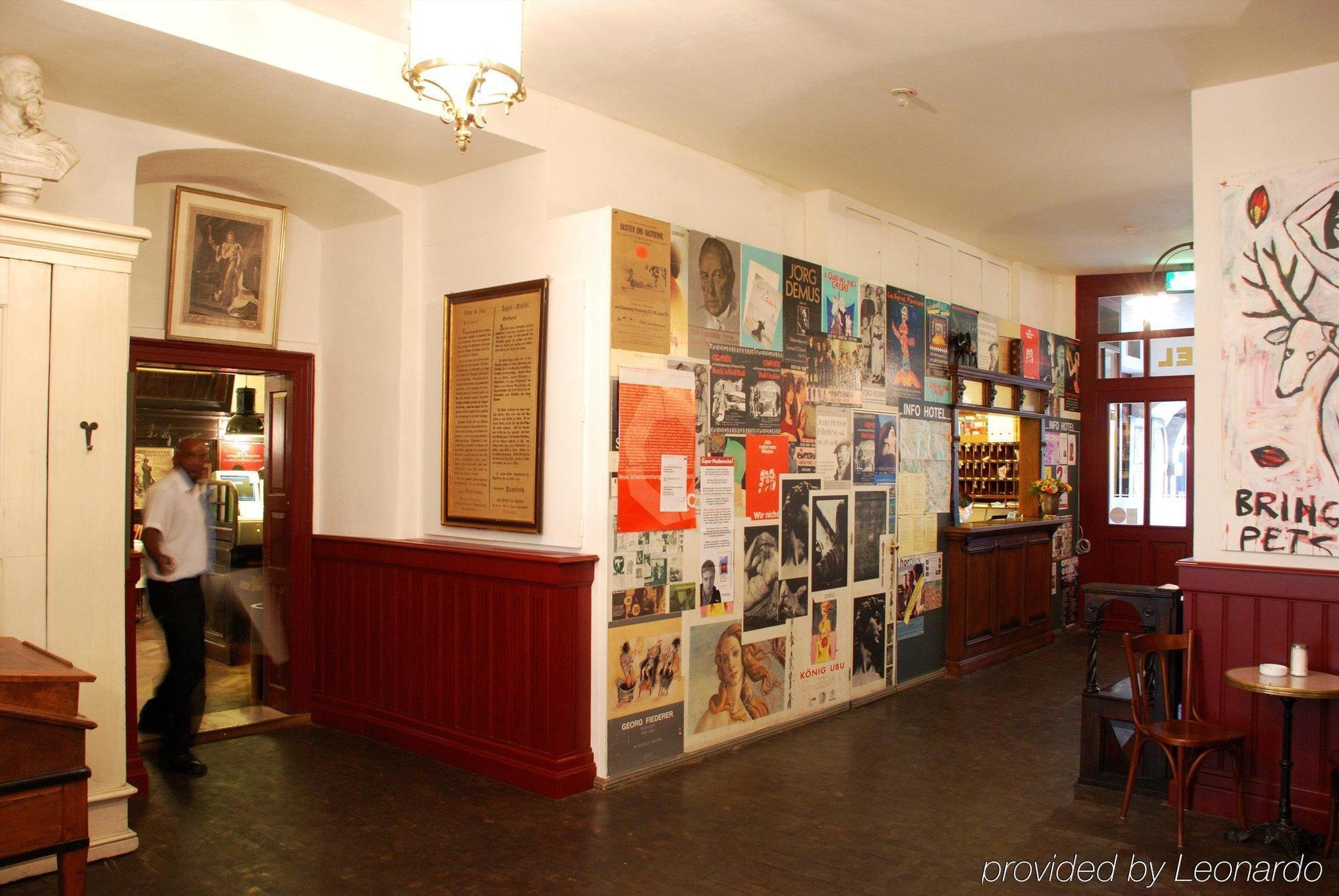 Orphee - Grosses Haus 3*
