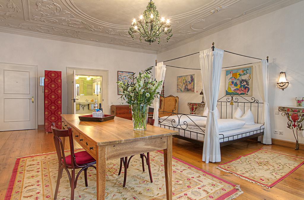 Orphee - Grosses Haus 3*