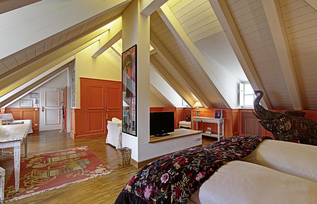 Orphee - Grosses Haus