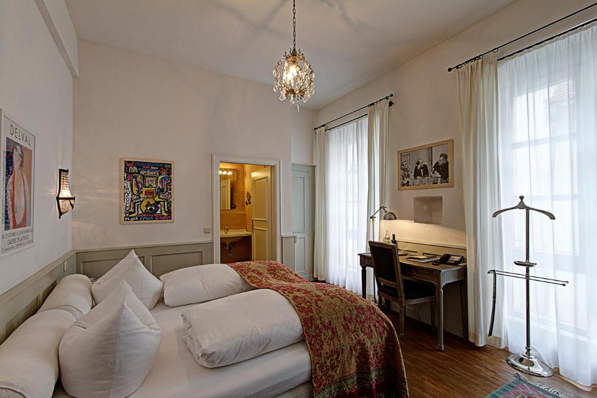 Orphee - Grosses Haus 3*